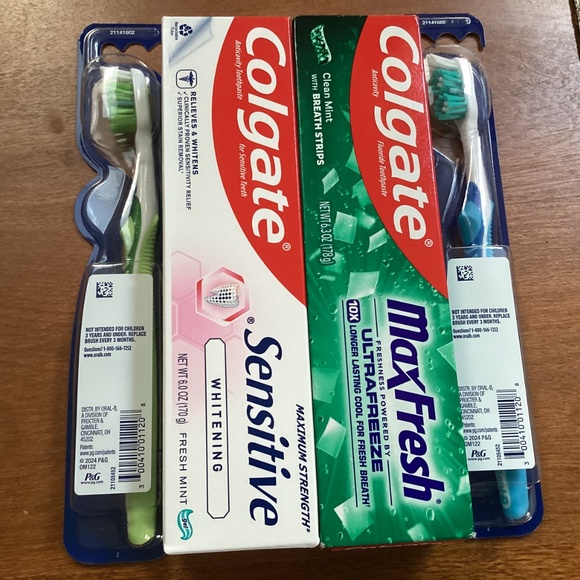 Colgate Toothpastes and Oral-B Toothbrushes Bundle New - Picture 3 of 7
